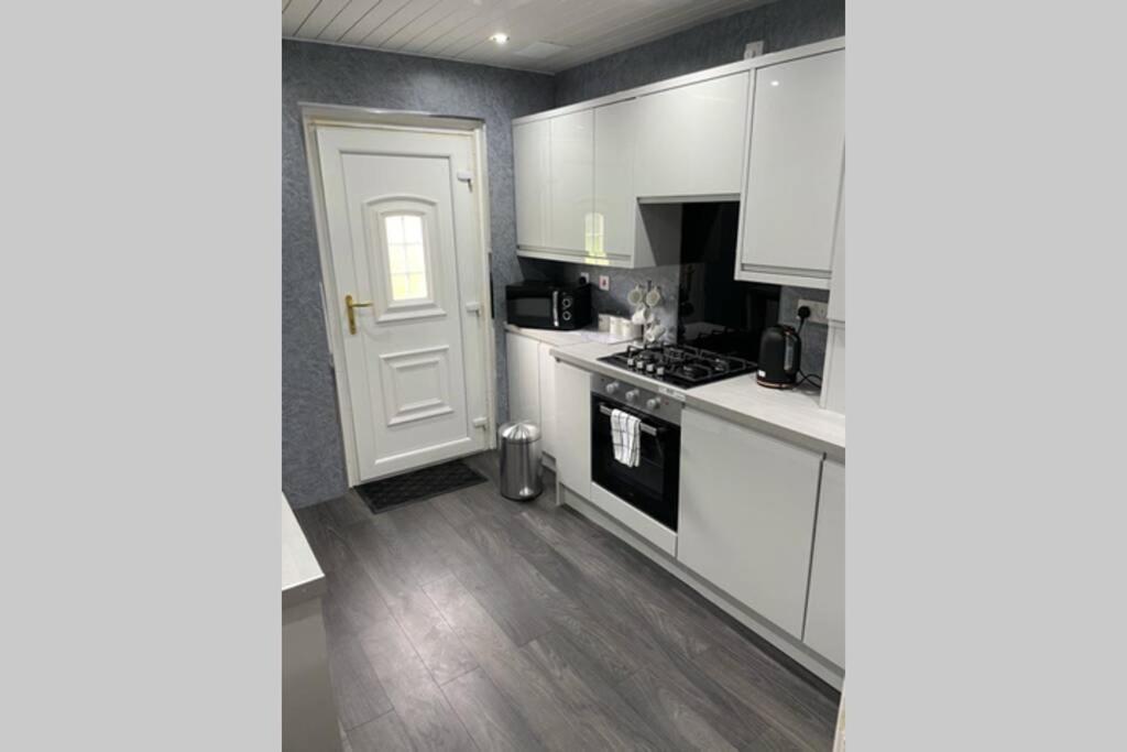 Beautiful Two Bedroom Flat By The Loch Balloch Exteriör bild